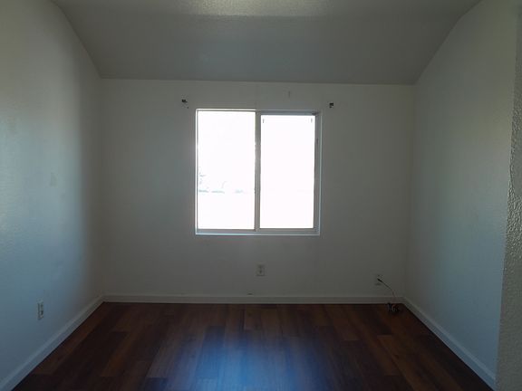 4th image of 5702 Lindhurst Ave