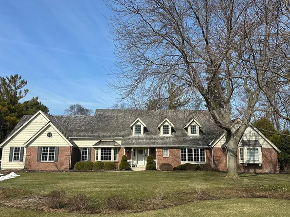 112 West Vintage DRIVE, Mequon, WI 53092