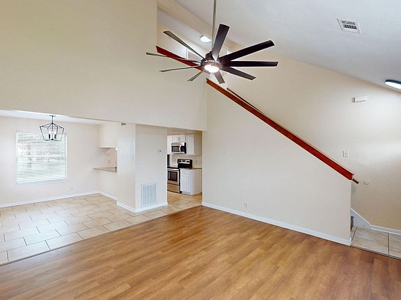 4th image of 2206 Lazy Ridge Dr