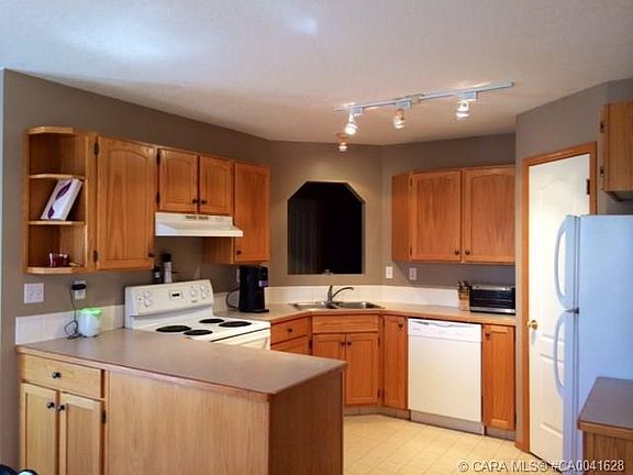 3rd image of 97 Silver Dr #97