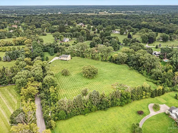 71 Spring Creek Rd, Barrington Hills, IL 60010