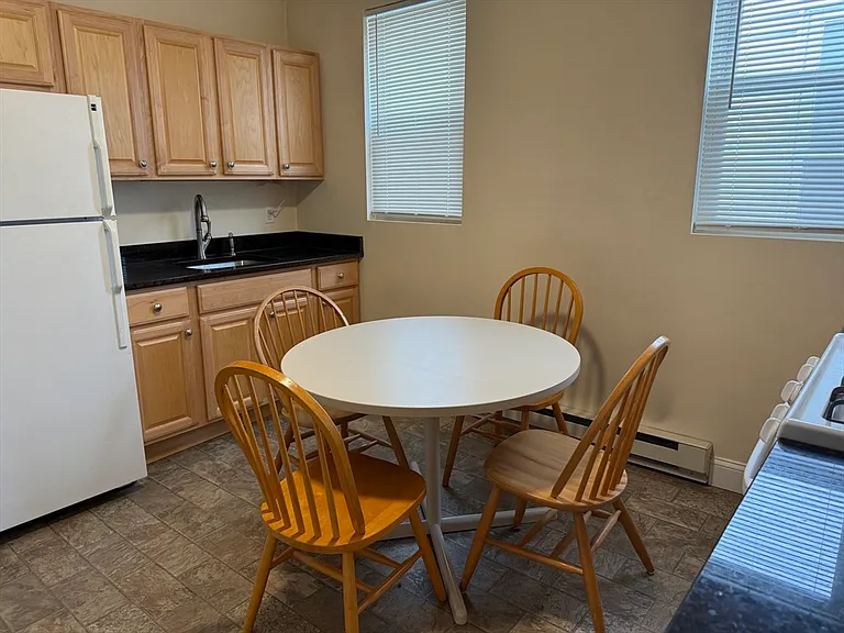 220 Middlesex Ave #4 — Photo 2