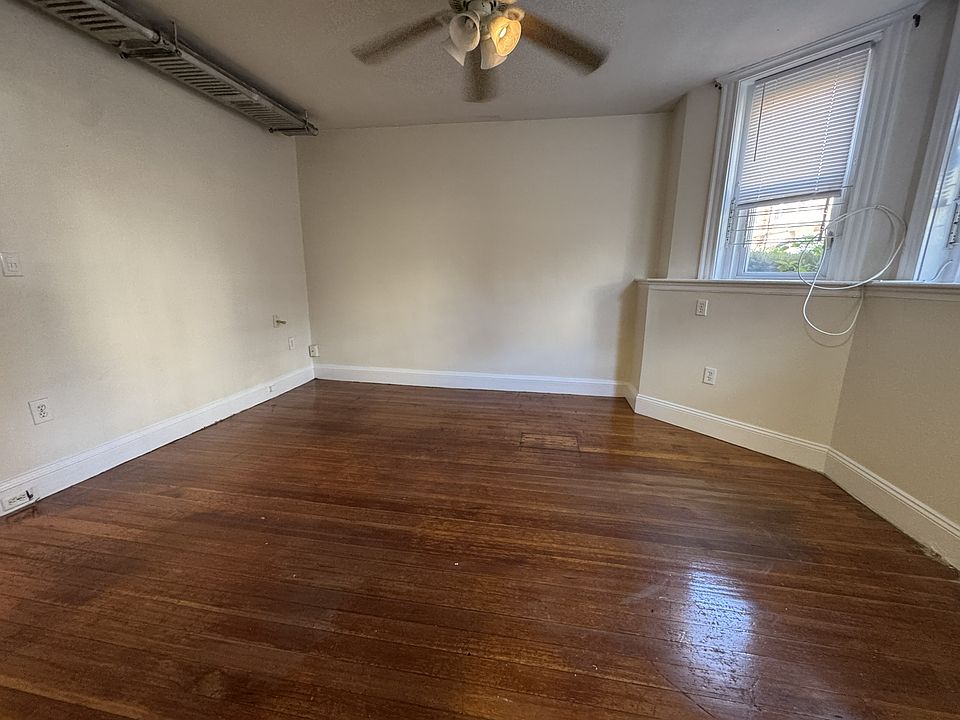 1st image of 9 Barrows St