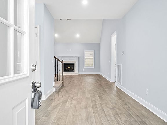 3rd image of 199 Melbourne Dr