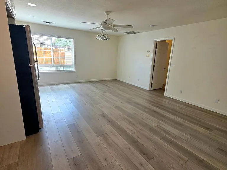 1424 Calexico Dr — Photo 11