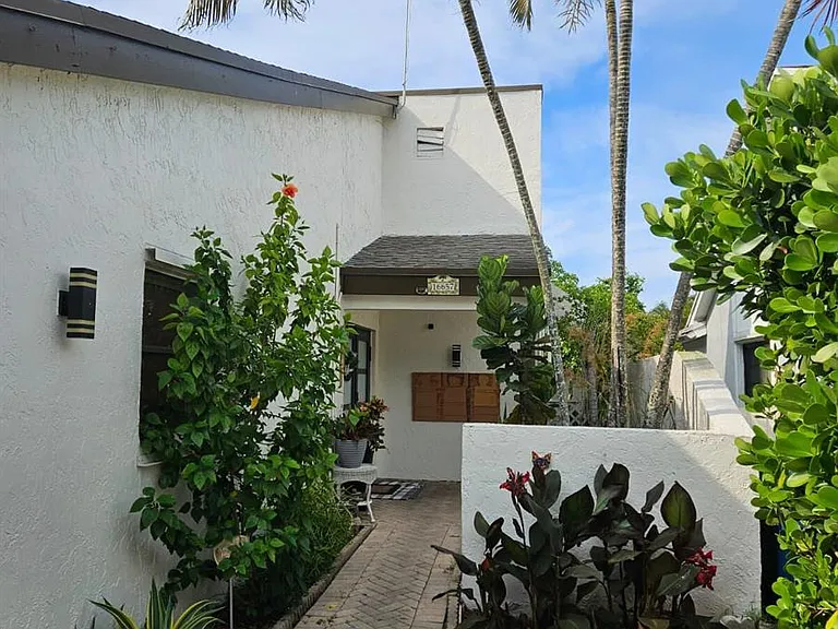 16657 Redwood Way — Photo 3