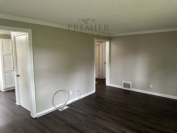 3rd image of 905 N 61st Ter