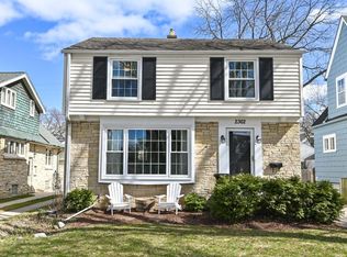 2362 N 86th St, Wauwatosa, WI 53226
