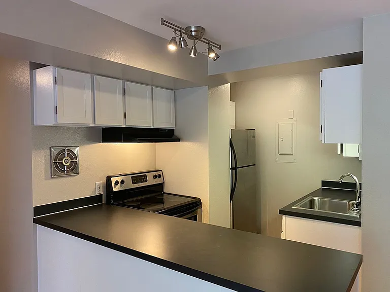 2020 Building — Photo 18