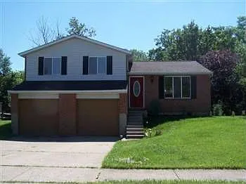 214 Kensington Dr photo 1