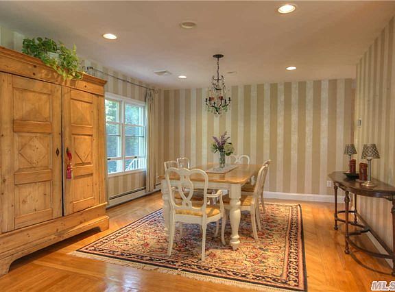 5th image of 124 Cayuga Ave