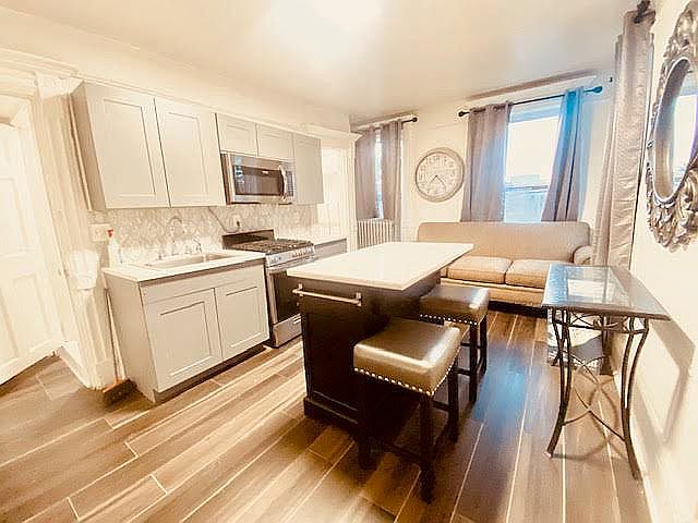 1st image of 343 Jefferson Ave #3