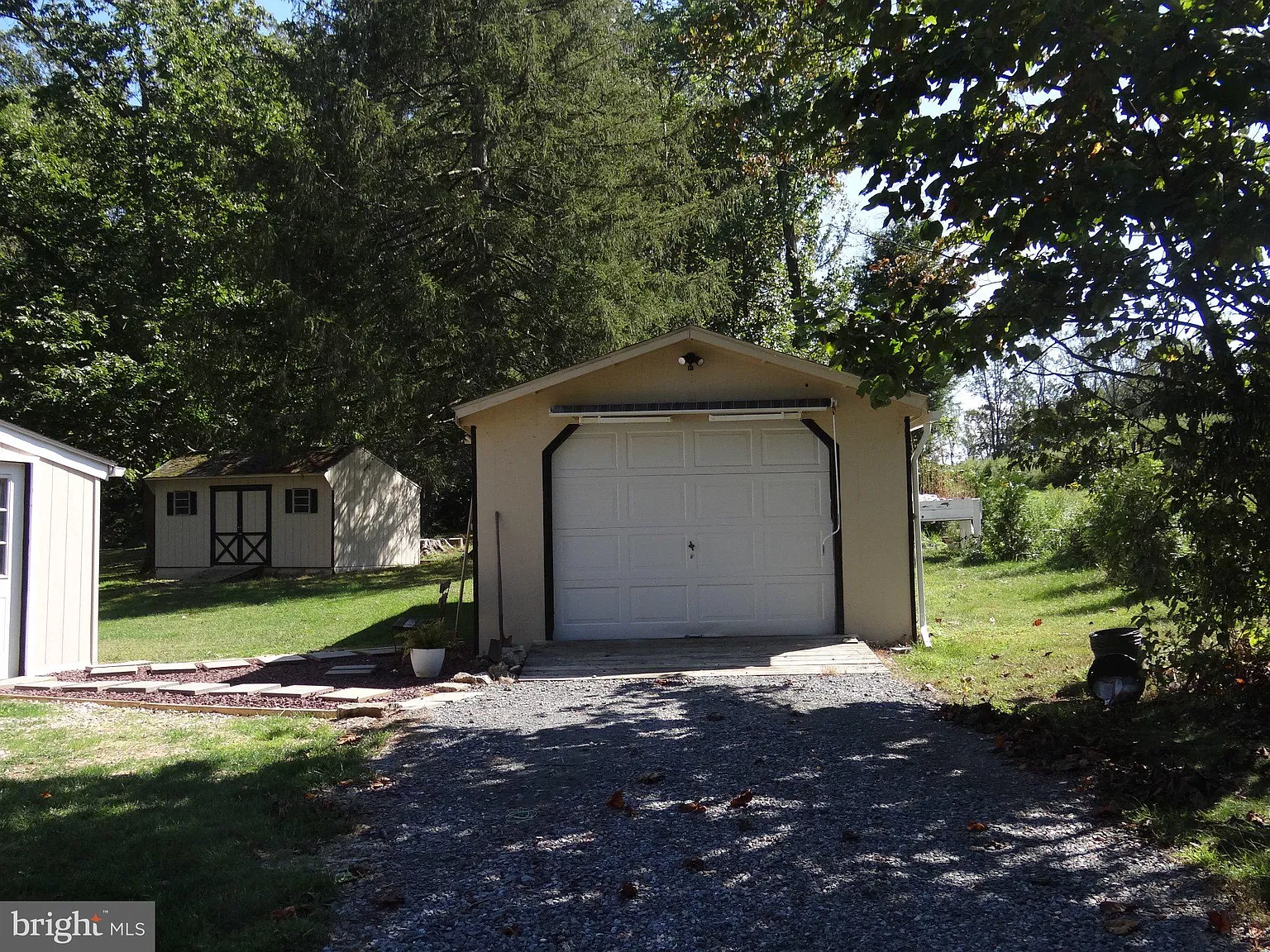 3 bed, 1.0 bath, 1014 sqft, $1,850 — Photo 4