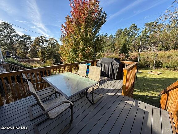 3rd image of 124 Lightwater Dr