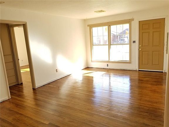 2nd image of 1113 SW 52nd St