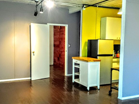5th image of 27 Montrose Ave #Loft