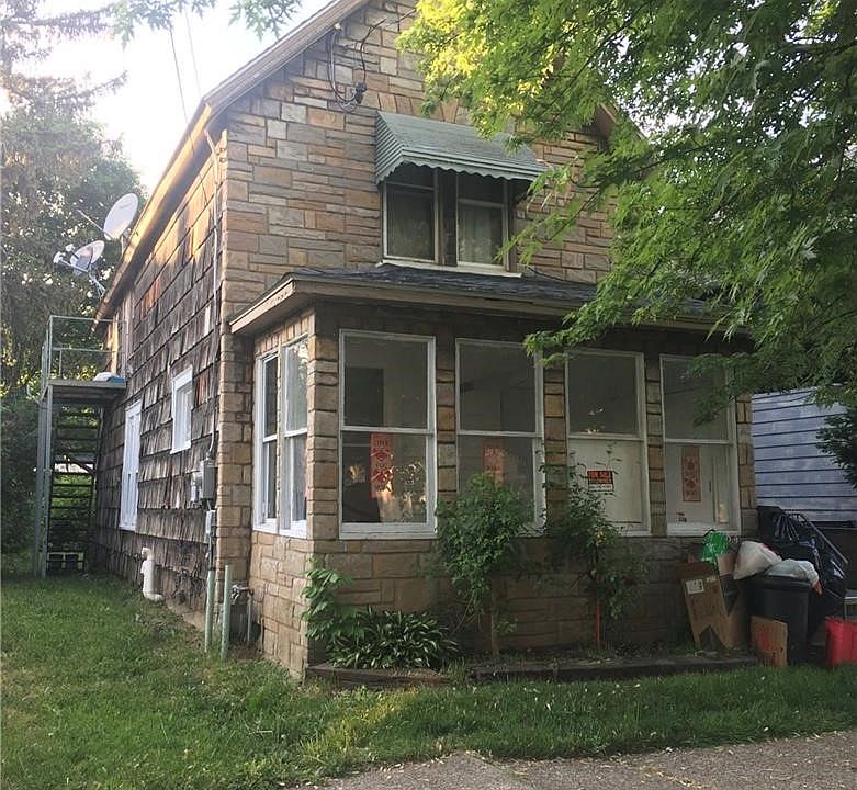 1st image of 1054 W 11th St