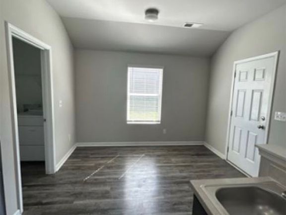 3rd image of 441 Woodland Trl
