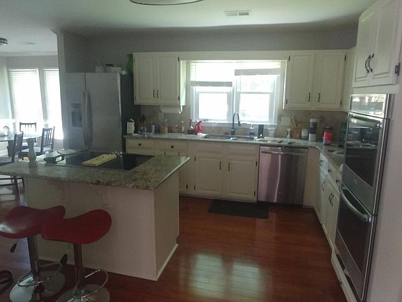 3rd image of 385 Clubfield Dr