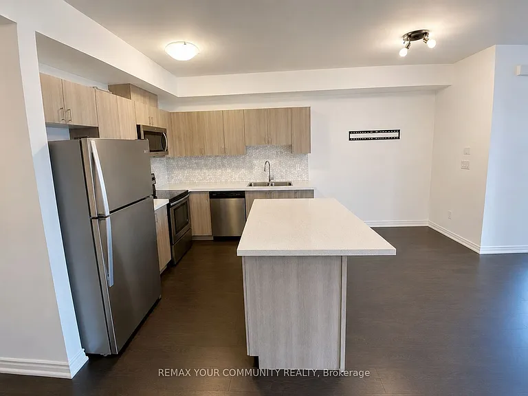 196 Pine Grove Rd W — Photo 1