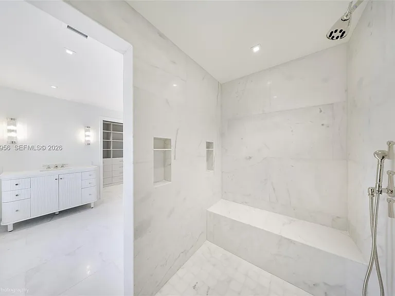 55 La Gorce Cir — Photo 23