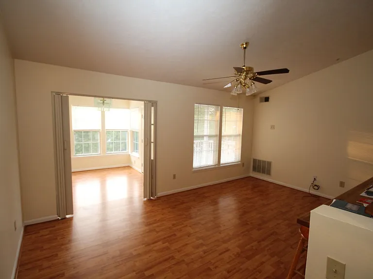 1002 Jessicas Ct #J — Photo 4