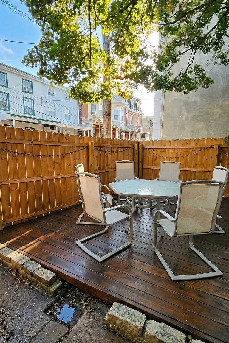 181 Dupont St — Photo 2