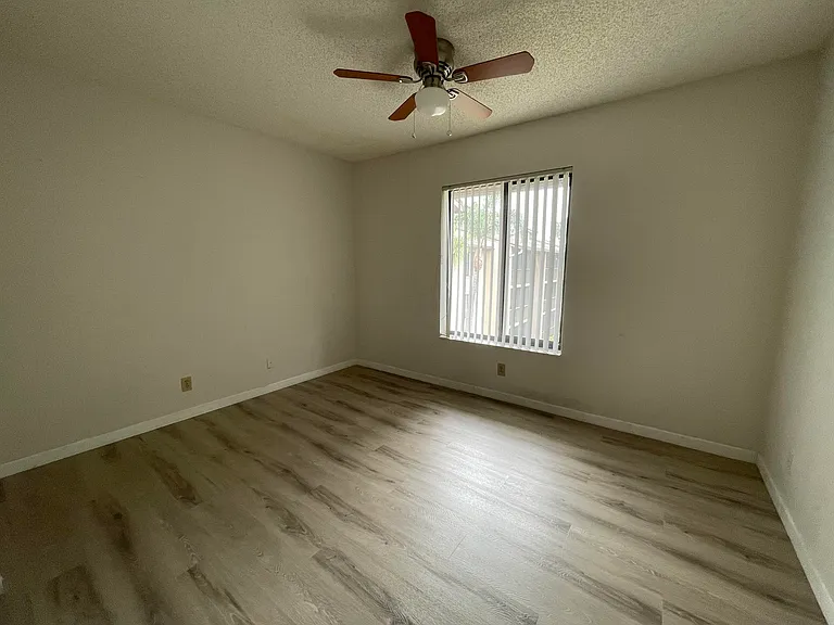 207 Foxtail Dr #E3 — Photo 8