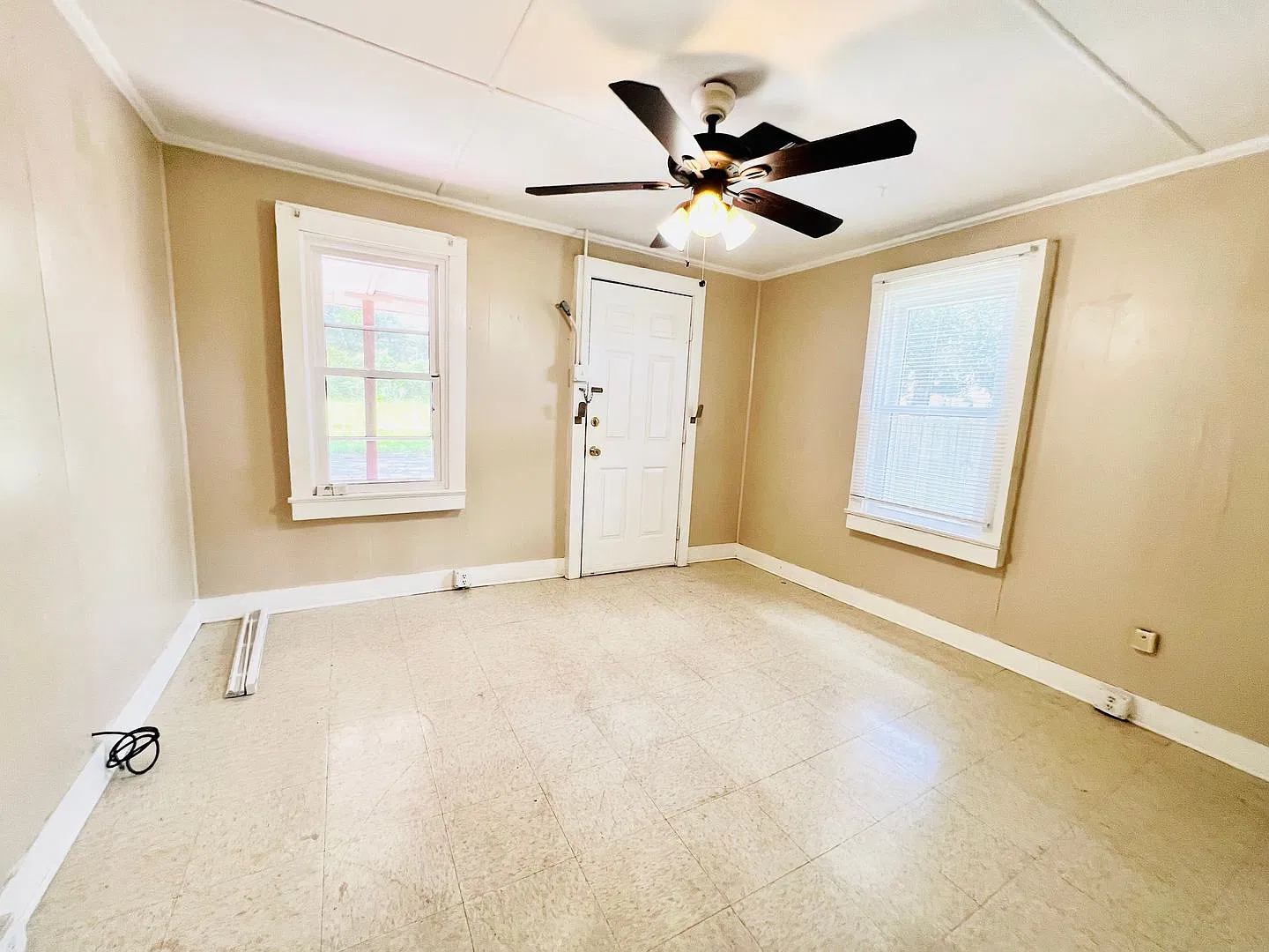 Adorable 2 Bed 1 Bath Minutes From Downtown Lafayette — Photo 2