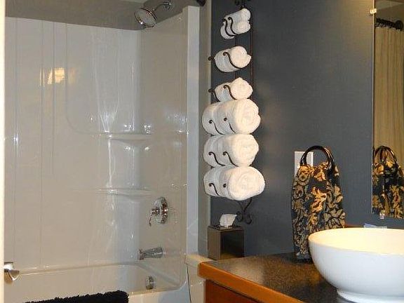 4th image of 800 Cottage View Dr #300