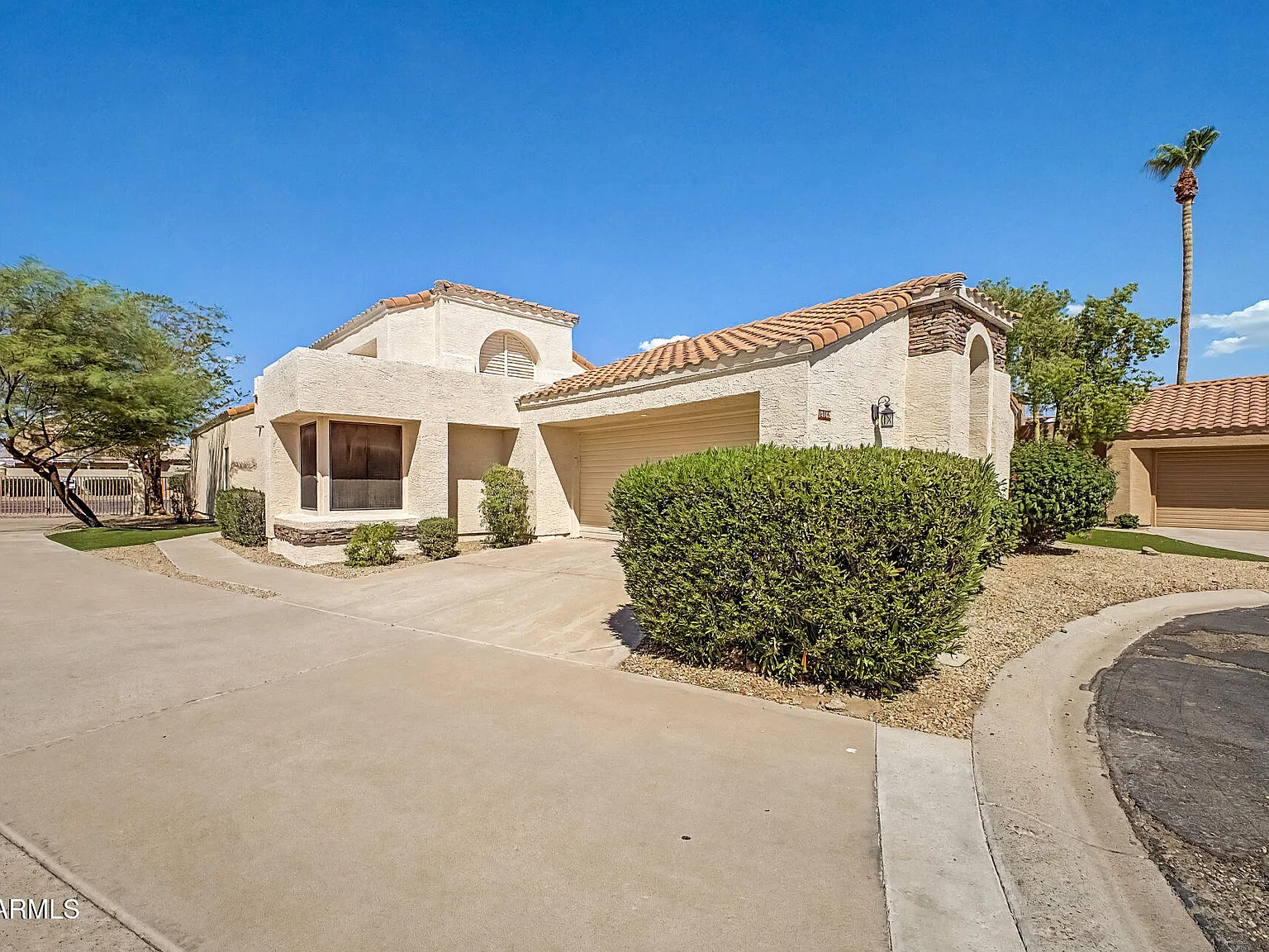 3 bed, 2.0 bath, 1802 sqft, $2,200 — Photo 2