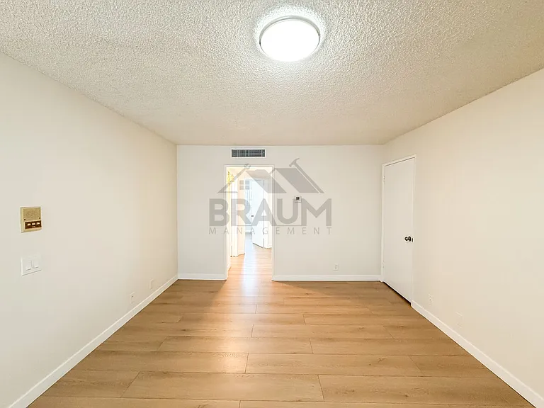 11007 Hartsook St #112 — Photo 14