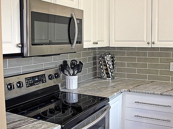 5th image of 6613 SE Cougar Mountain Way #2