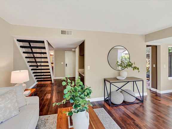 4th image of 1110 Strayer Dr