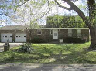 903 Shelby St, Charleston, MO 63834