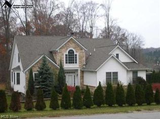 7090 Stoneybrook Dr, Chagrin Falls, OH 44023