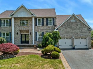 901 Oakley Dr, Freehold, NJ 07728