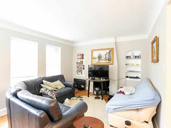 4th image of 6258 N Artesian Ave APT 2