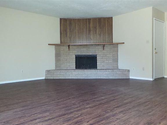 2nd image of 722 Circle Cove Dr