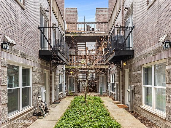 3rd image of 1705 W Le Moyne St APT E