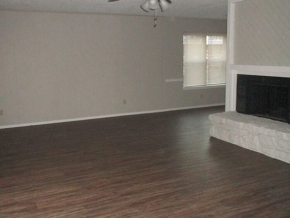 3rd image of 1805 N Chambers Ter