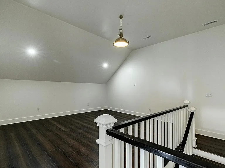1017 Thompson Pl — Photo 12