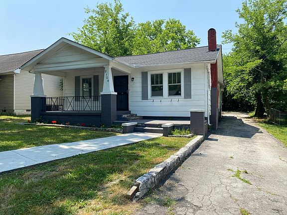 2nd image of 2104 Elmendorf St
