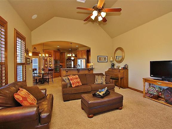 5th image of 9409 SW 35th Ter