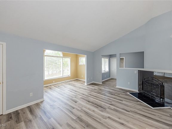 4th image of 7086 Village Dr
