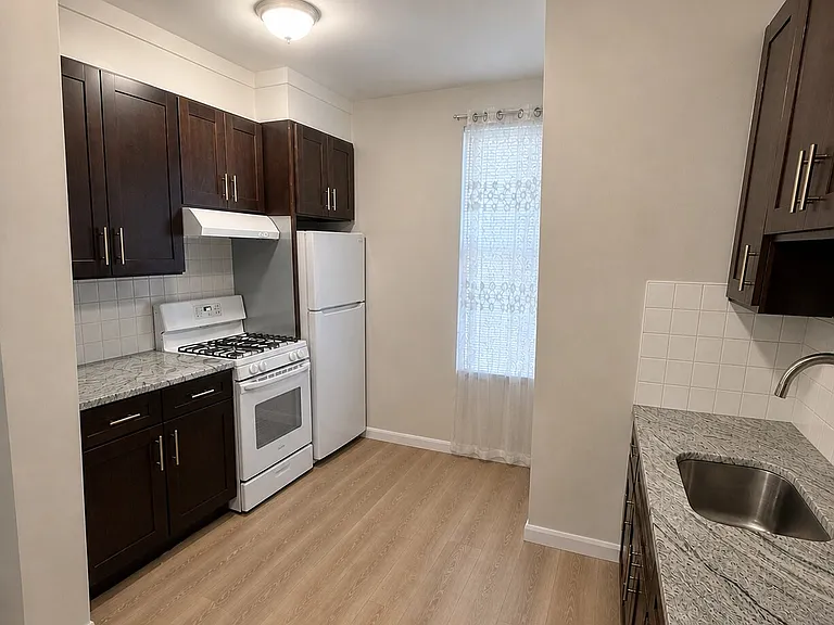 175 Cambridge Ave #2R — Photo 5