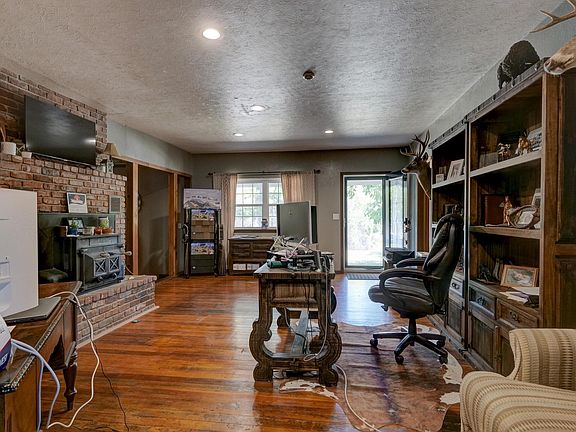 3rd image of 4542 Old Highway 71