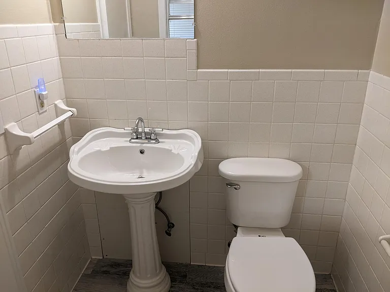 1607 Hamilton Ave — Photo 10