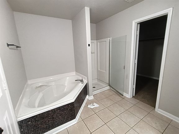 3rd image of 10041 Iron Ridge Dr