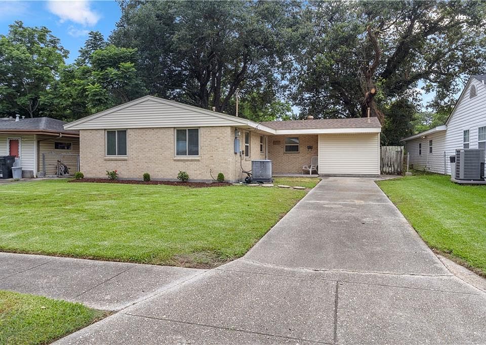 1st image of 215 River Oaks Dr